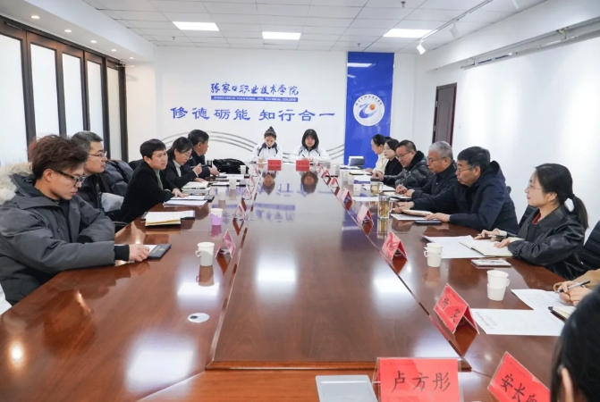 市教育局副局长贺志英来校调研电商产业教学情况